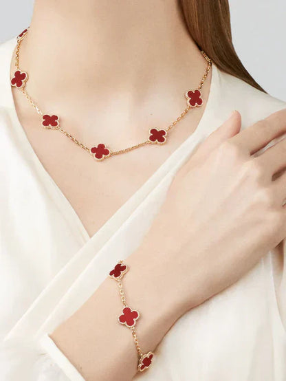 ZENZARO™ |Collier trèfle rouge – Raffinement et couleur